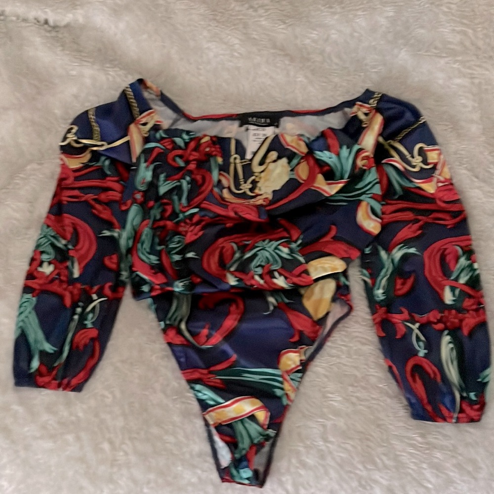 ❤️❤️NWT AKIRA Women’s printed satin bodysuit Size Medium❤️❤️